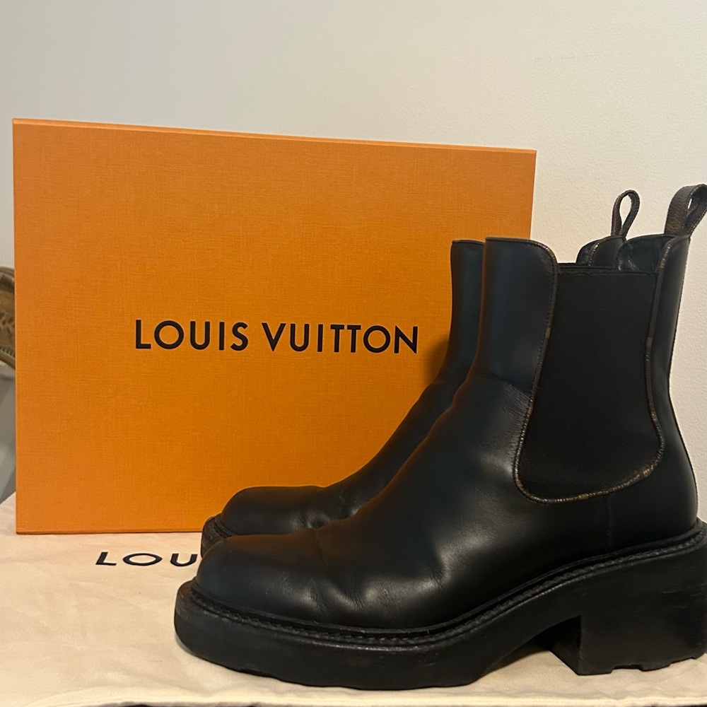 Elegant Black Leather Boots
